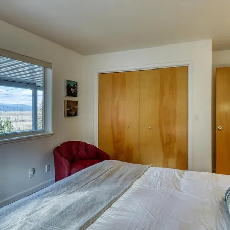 Sleek Hill Haven with Martis Valley Views